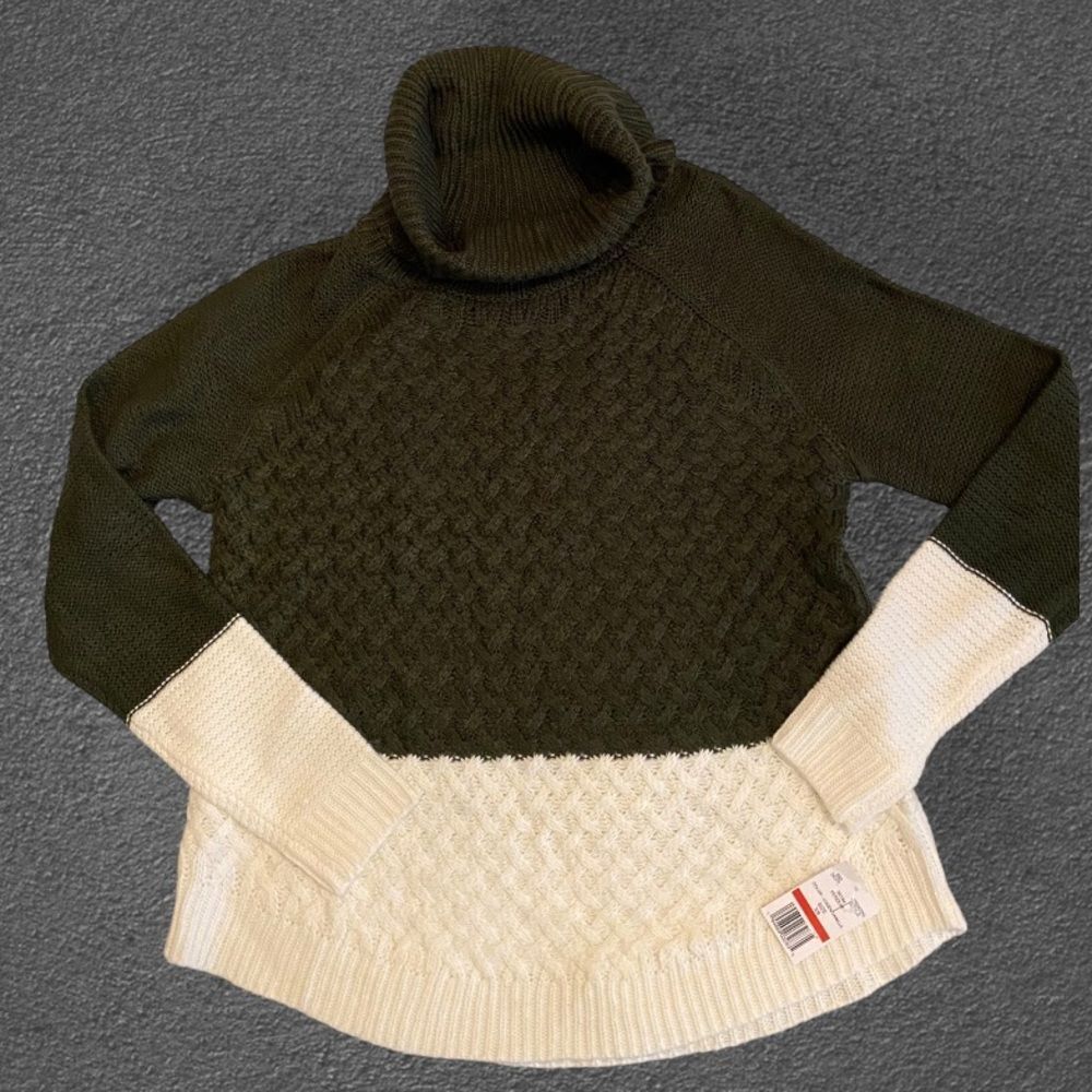 Ladies dark green & Vanilla cowl neck sweater, baseball style hem, NWT, size XS - Picture 9 of 10